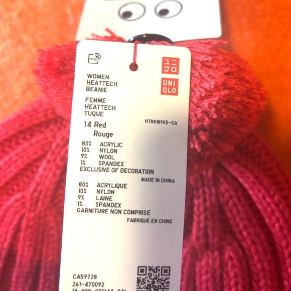 Anya Hindmarch Uniqlo red touch of wool heattech pompom beanie hat NWT - Picture 4 of 8